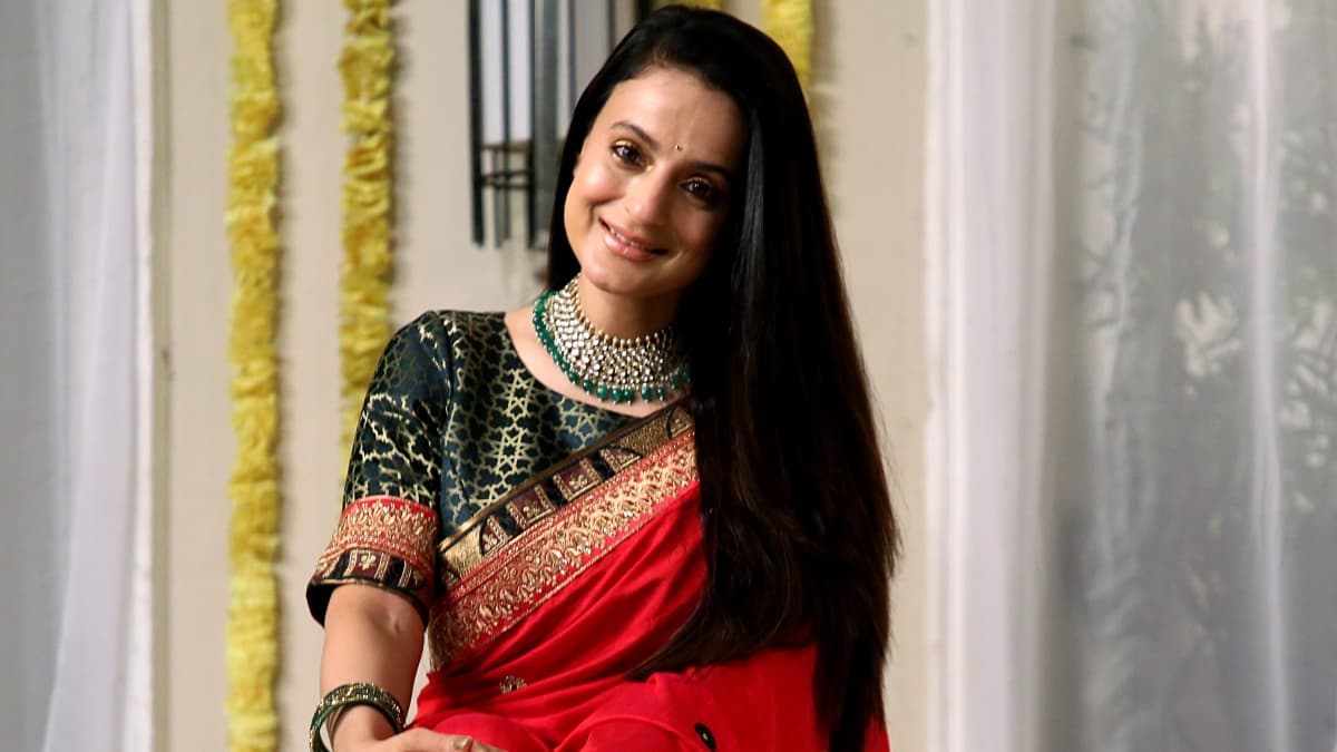 Ameesha Patel's savage reply to X user asking why she hasn't married yet leaves fans stunned; 'Can't afford…'